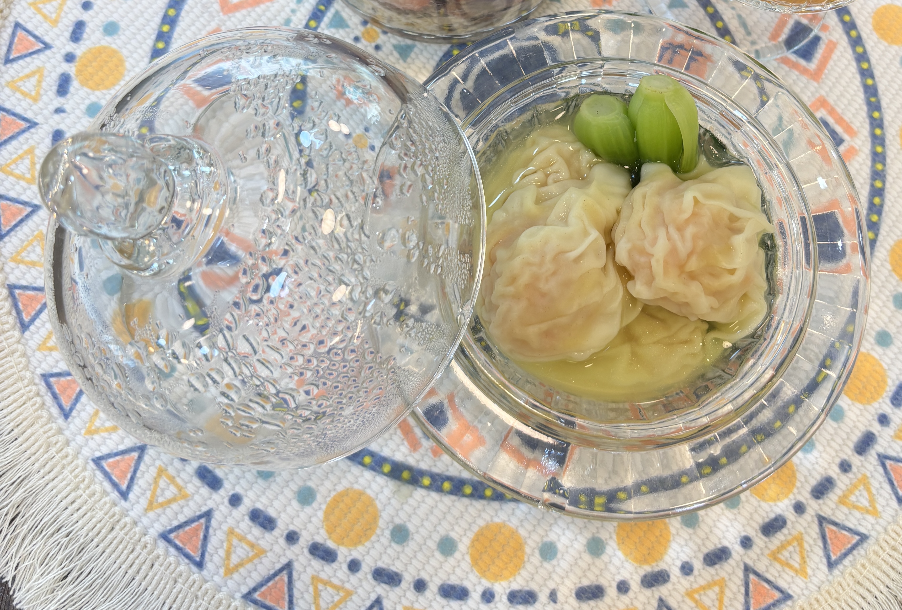 一口小雲吞